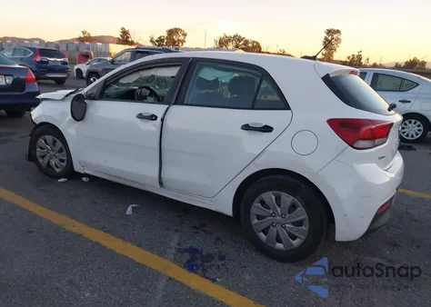 2018 Kia Rio Lx z USA, uszkodzony, nr VIN 3KPA25AB6JE074656